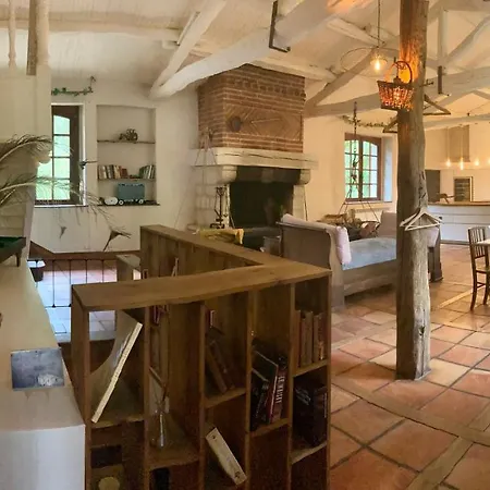 Domaine Du Moulin Отель *